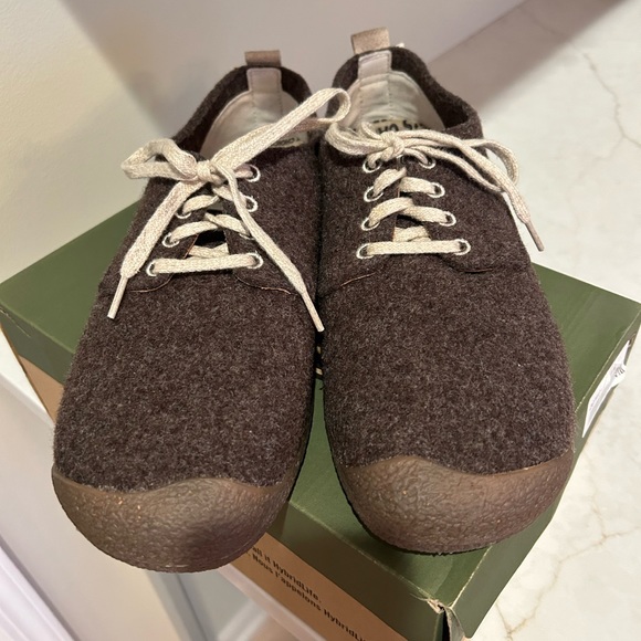 Keen Mosey Derby. Brown with brown soles. Super comfortable. Brand new with box. - Picture 2 of 4